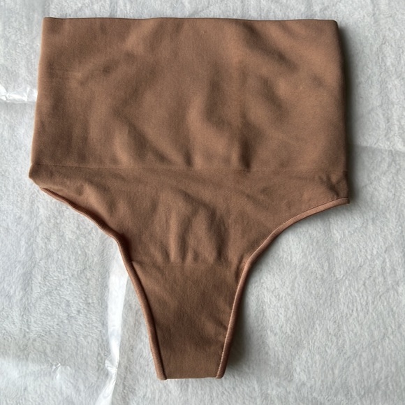(2) Skims Core Control Thong. - Picture 2 of 7